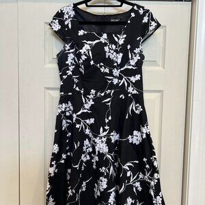 PUKAVT Women's Black and White Floral Dress Size Large